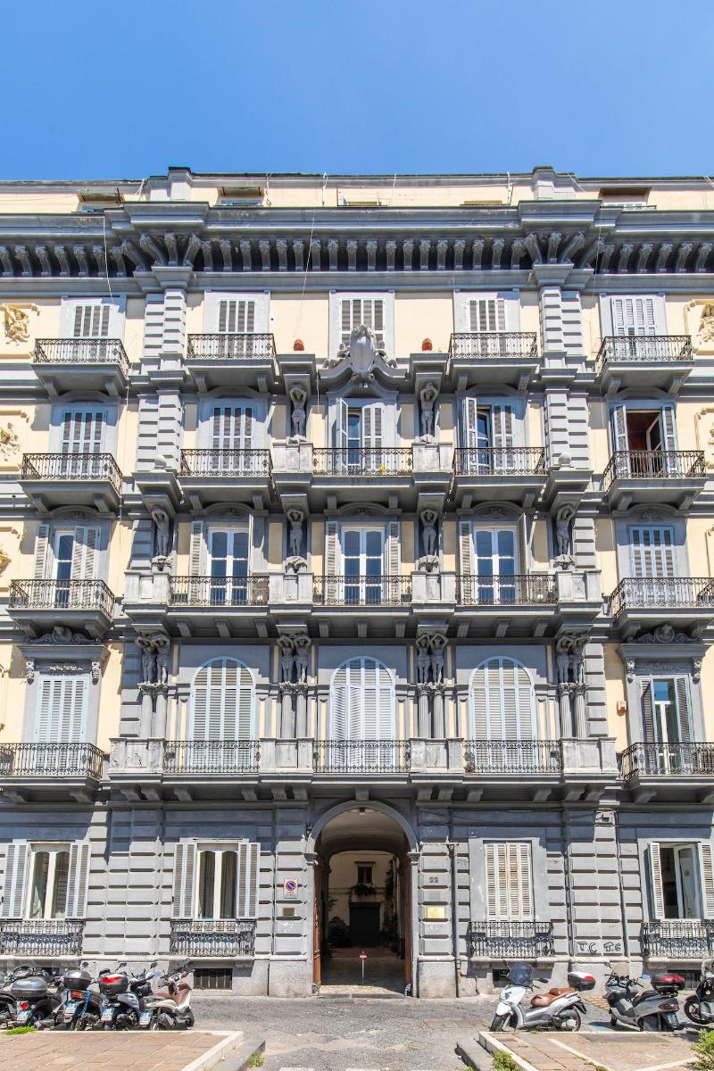 Gramsci Suites