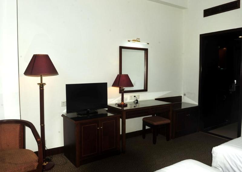 Five Rams City Hotel