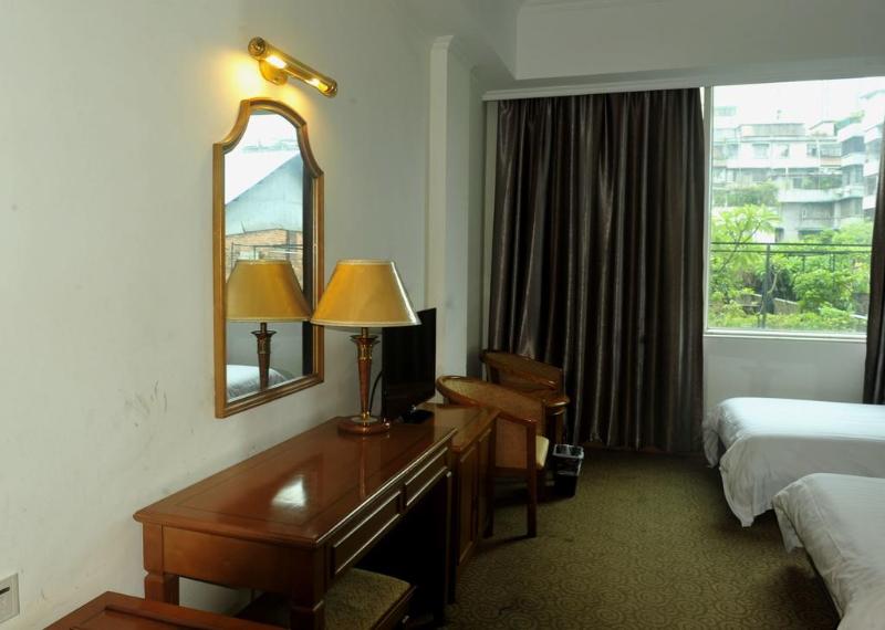 Five Rams City Hotel